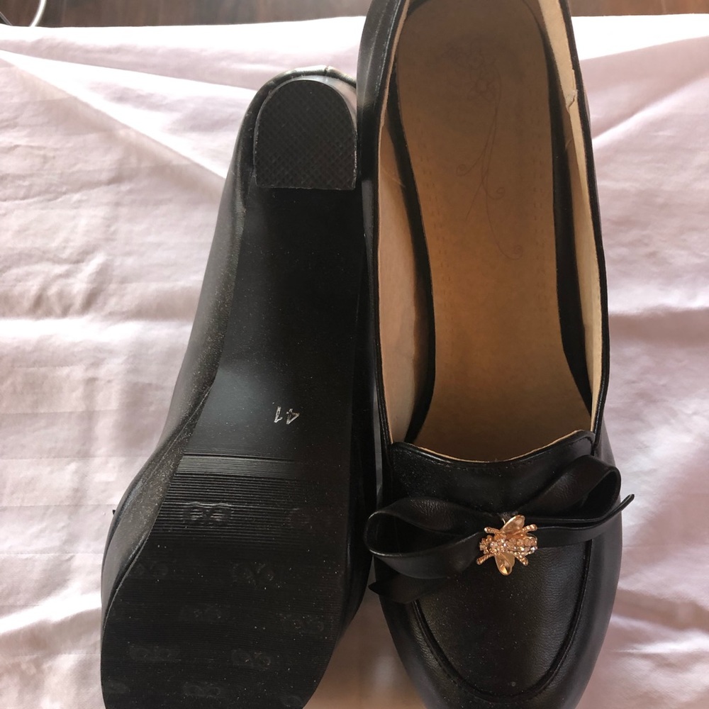 Brand new!!!  Chunky Heel Round Toe Elegant